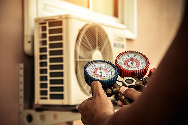 Professional Hvac technician working in Solon, IA